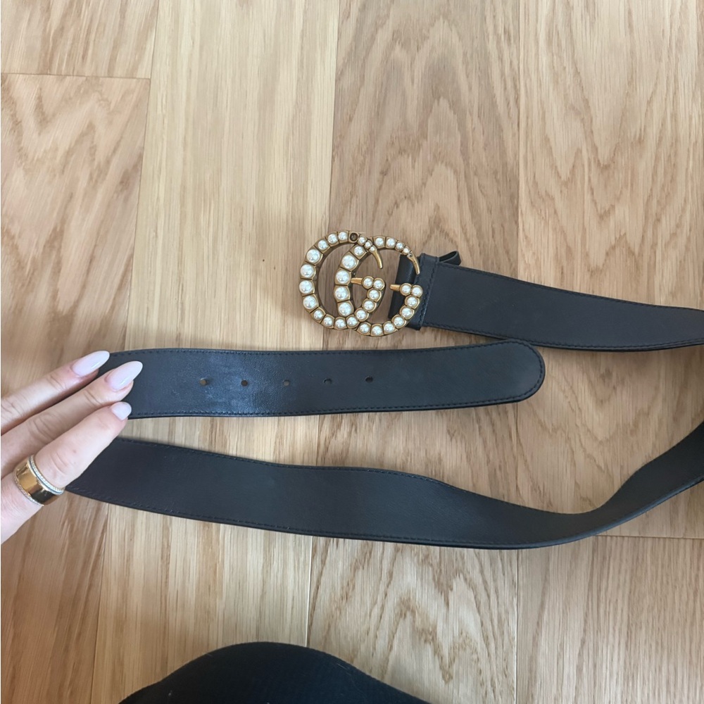 Gucci Black Belt with Gold Logo Buckle - Picture 5 of 5